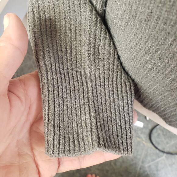 Ruby Moon v neck sweater sage green tight knit size medium - Picture 9 of 12